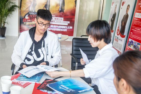 <b>杭州万通汽车教育火热报名中</b>