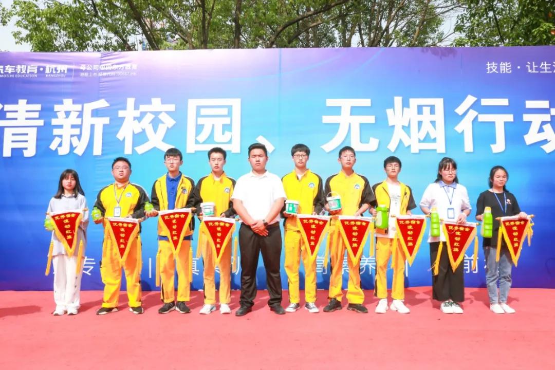 <b>恰同学少年，风华正茂| 杭州万通升旗仪式暨颁奖</b>